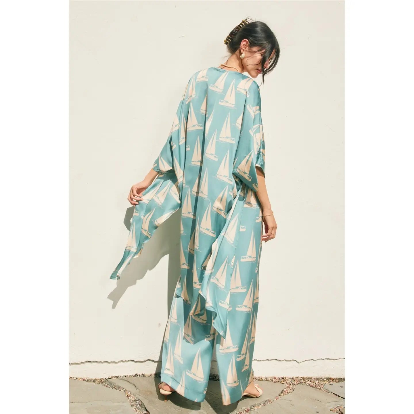 BLUE WAVES COASTAL HIGH SLIT KIMONO