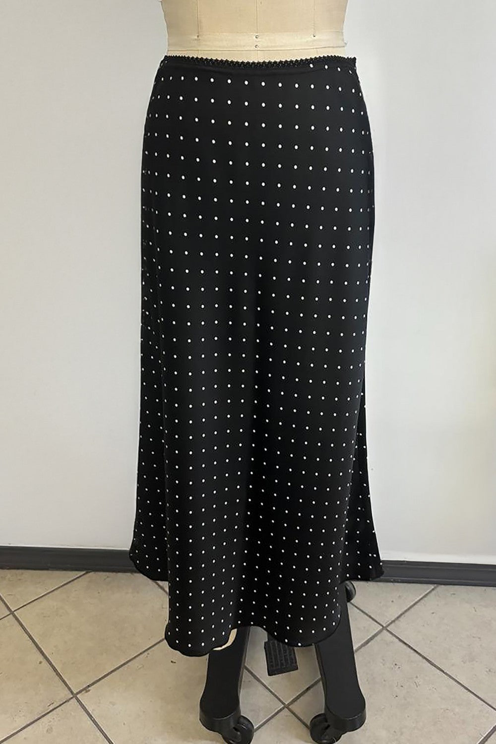 BLACK AND WHITE POLKA DOT SATIN MIDI SKIRT