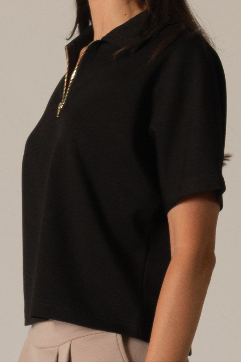 P CILL BUTTER MODAL SHORT SLEEVE HALF ZIP TOP IN BLACK