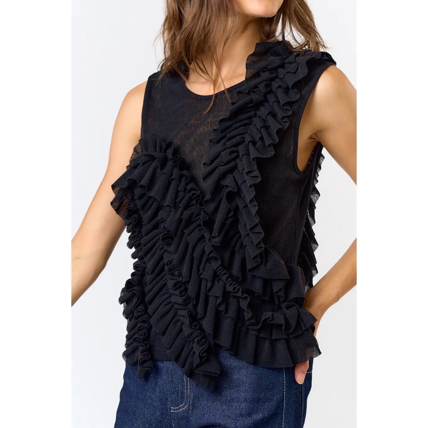RUFFLED SLEEVELESS TOP