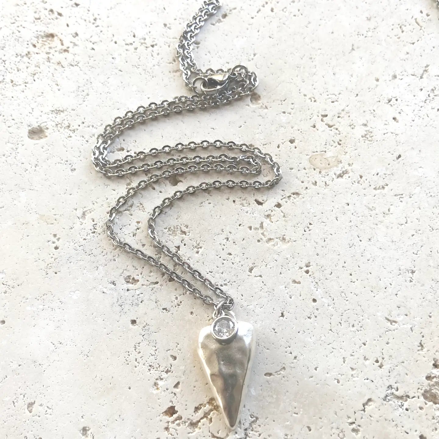 SILVER HAMMERED HEART NECKLACE