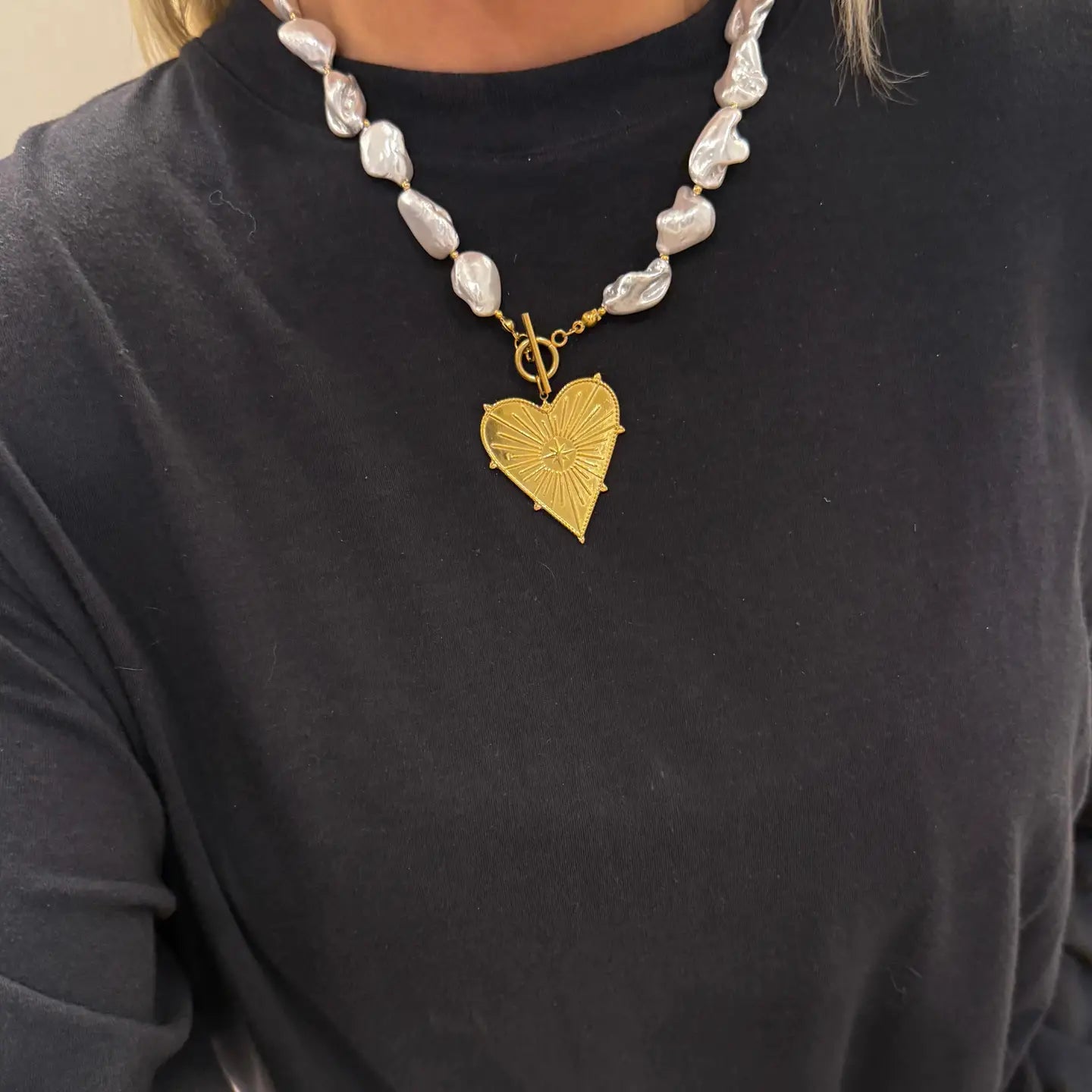 BLAZE PEARL NECKLACE