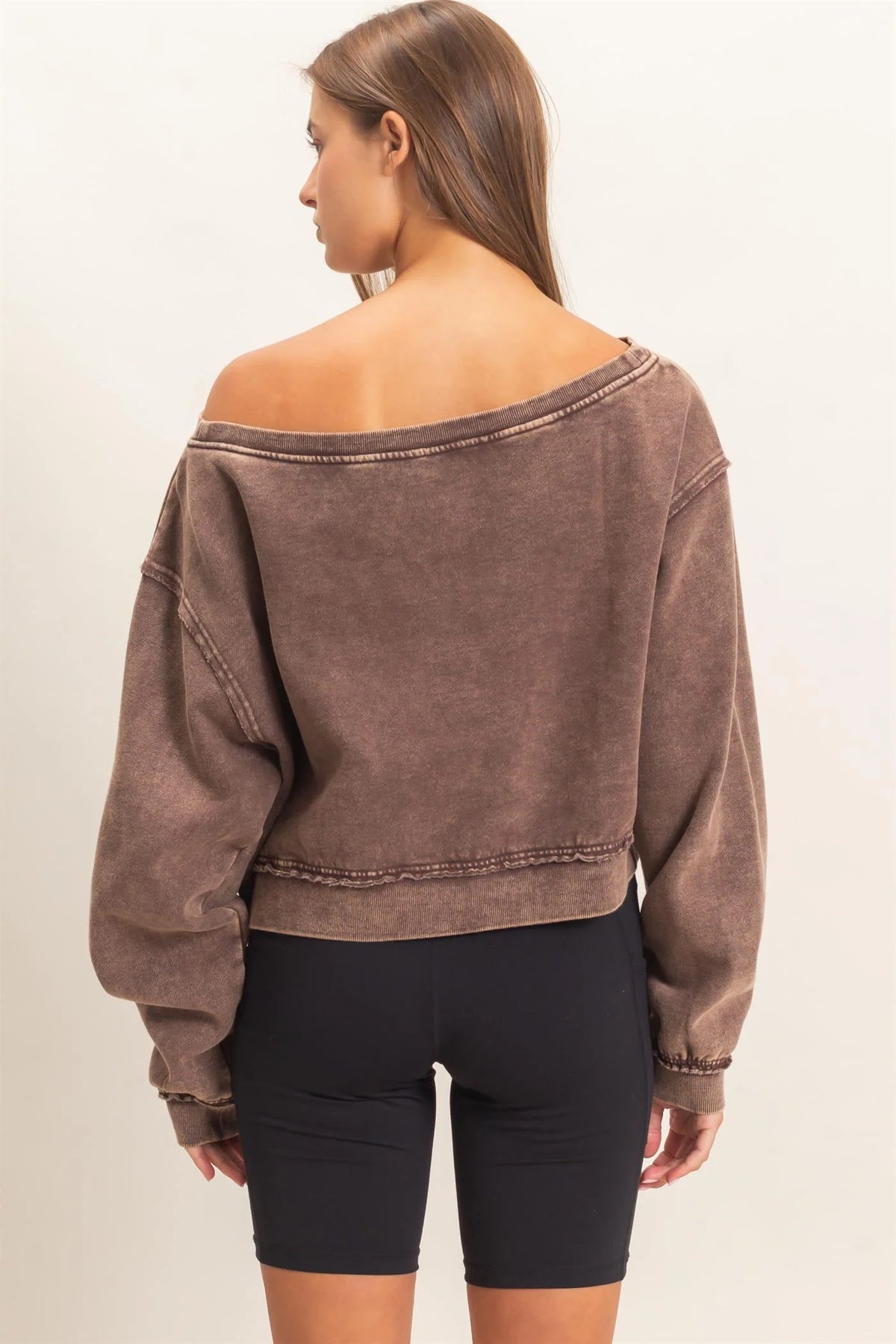 RAW EDGE CROPPED SWEATSHIRT
