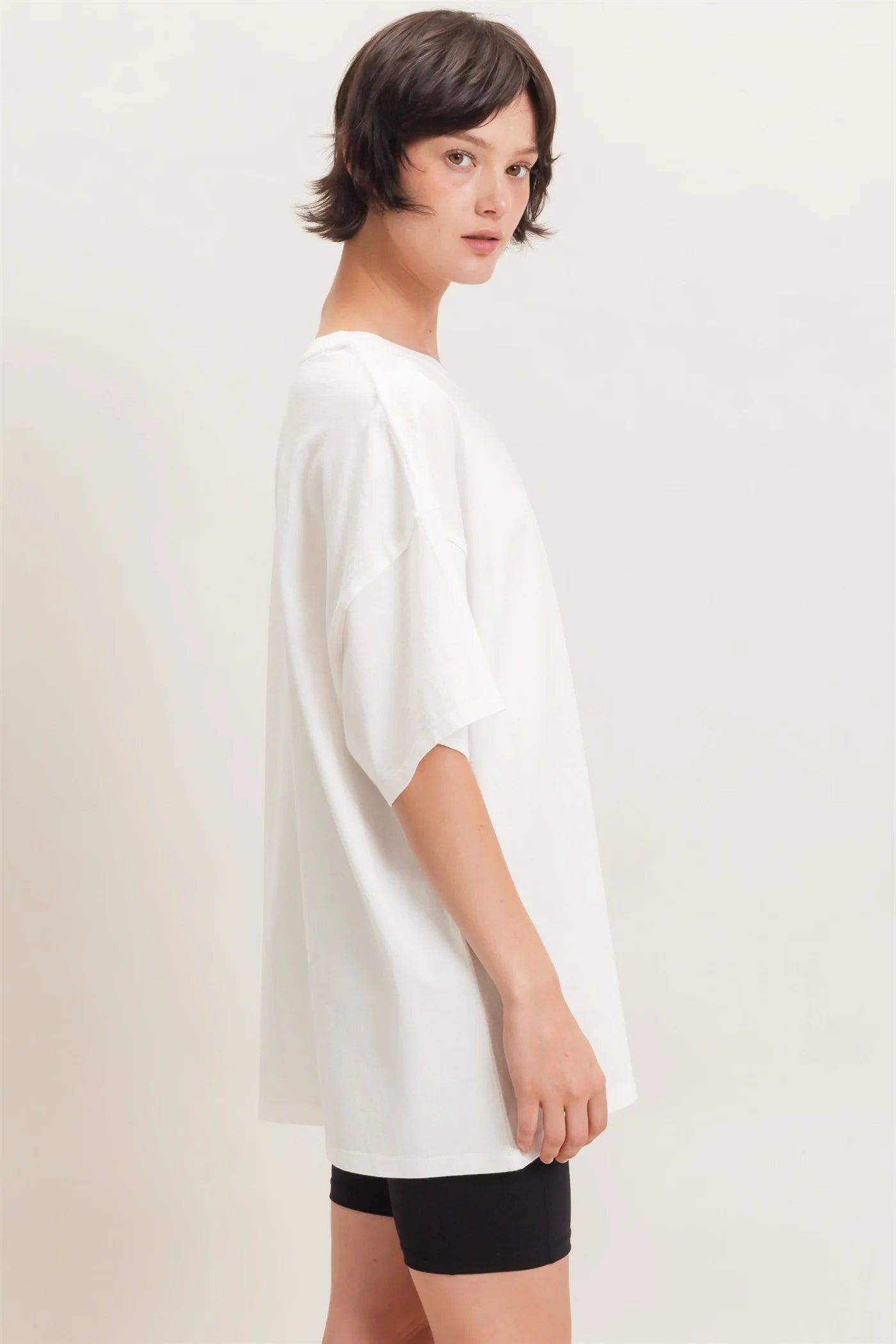 WHITE OVERSIZED TEE