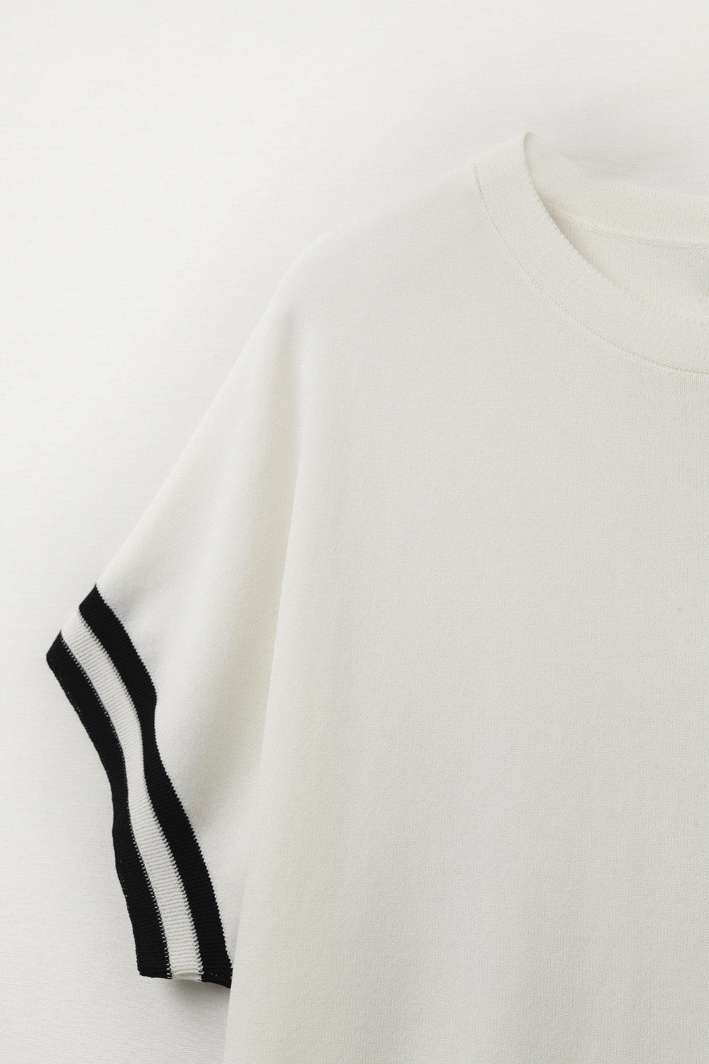 WHITE LIGHTWEIGHT SWEATER