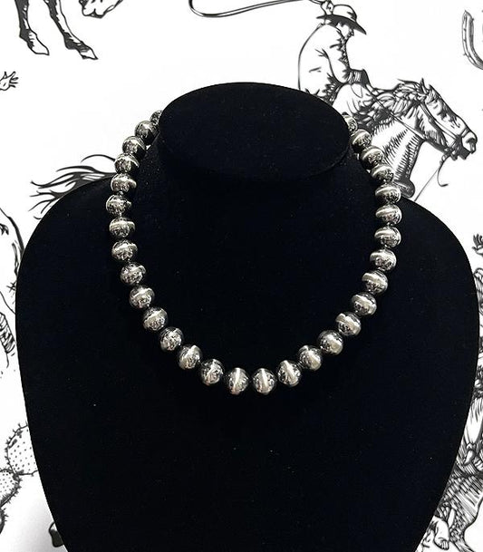 SHORT NAVAJO PEARL NECKLACE