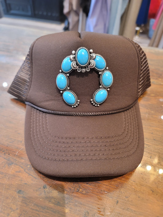 BROWN TRUCKER CAP WITH HAT PIN