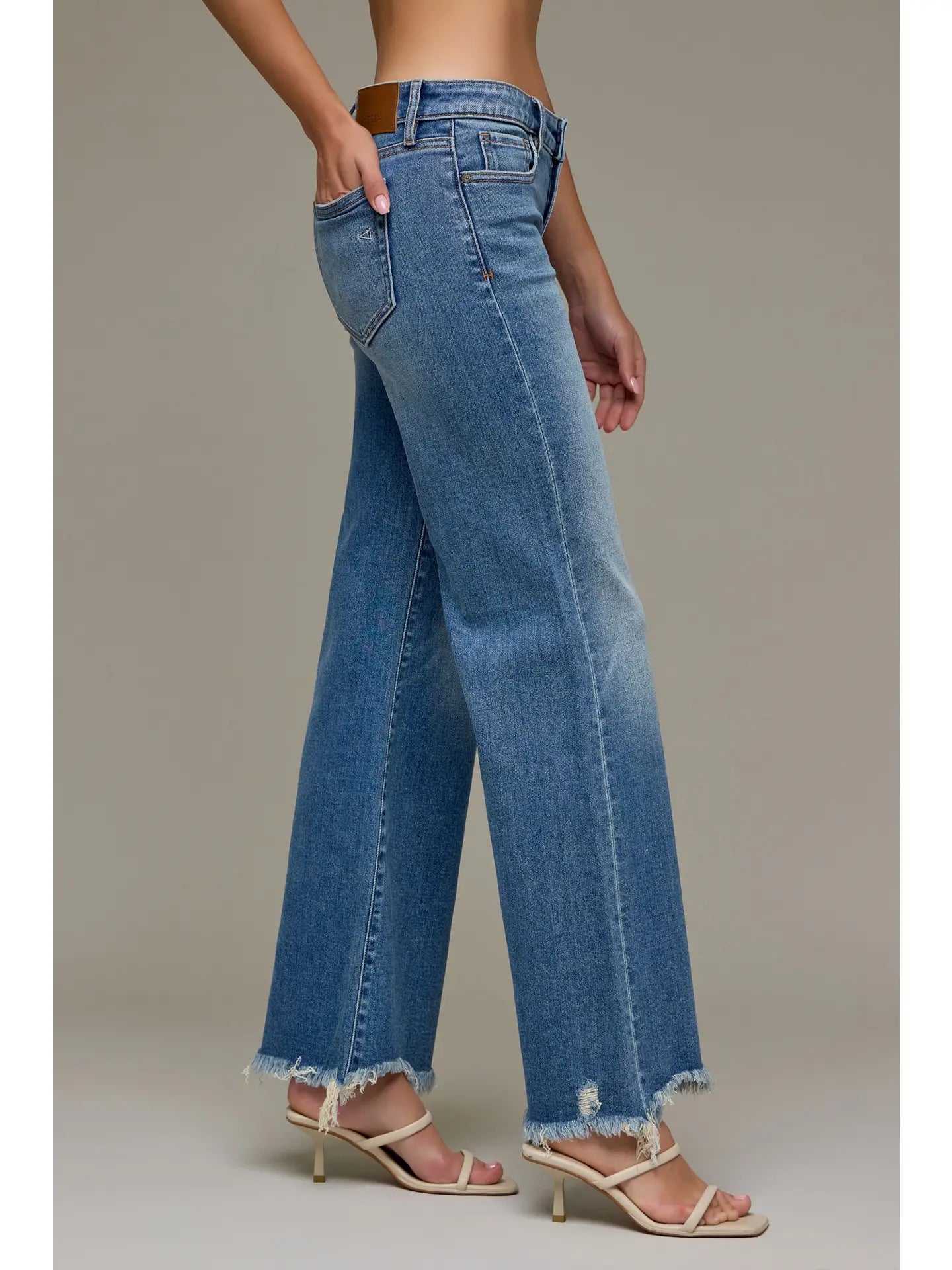 LOW RISE HAPPI MEDIUM WASH BY HIDDEN JEANS