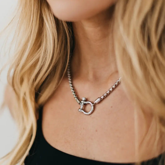 HORSESHOE TOGGLE NECKLACE