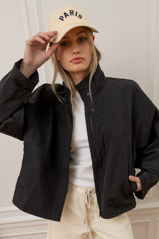 LIGHTWEIGHT MESH-LINED WINDBREAKER