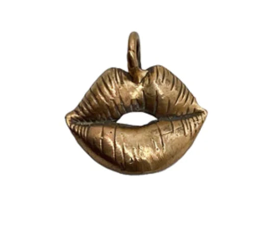 BRONZE PUCKER UP LIPS BY LOVE TOKENS JEWELRY