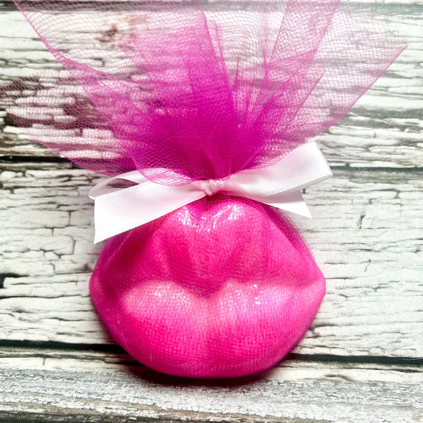 SUGAR LIPS BATH BOMB