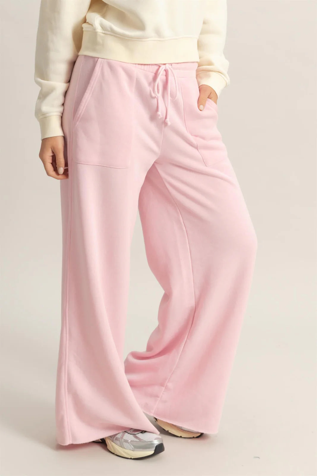 WIDE LEG DRAWSTRING SWEATPANTS IN SOFT PINK